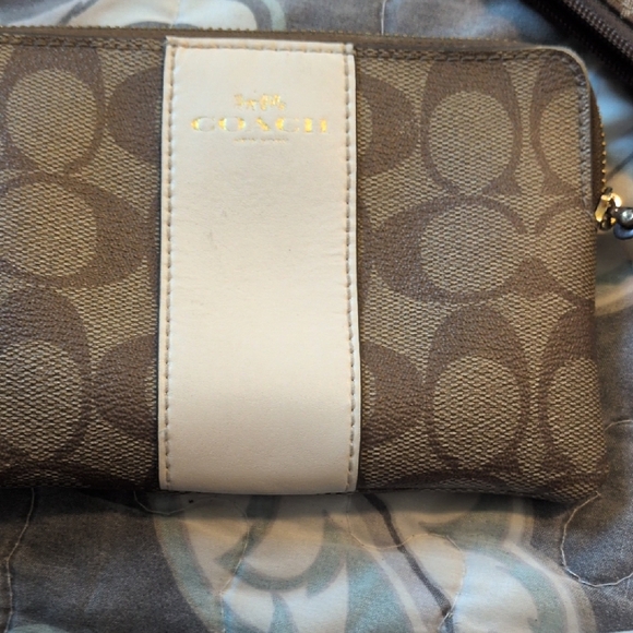 Coach Handbags - Coach Tan and Cream Signature Wallet